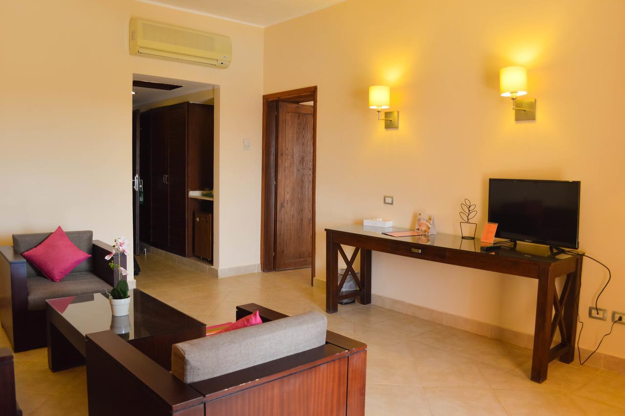Viva Blue Resort And Diving Sharm El Naga (Adults Only) Hurghada Esterno foto
